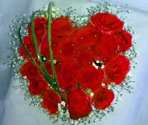 Trandafiri rosii in cutie in forma de inima 